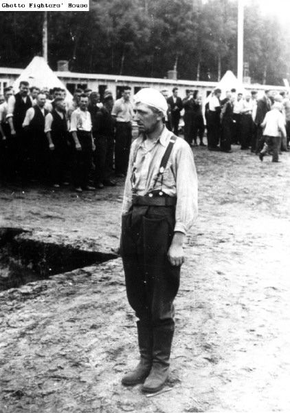 Polish prisoners constructing the camp